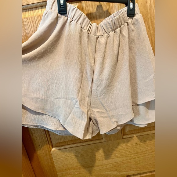 NWOT Women’s Size Large High Waist Tan Ruffled Shorts - Picture 6 of 12